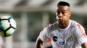 Artilheiro da noite: Copete balançou as redes três vezes para o Santos no clássico
