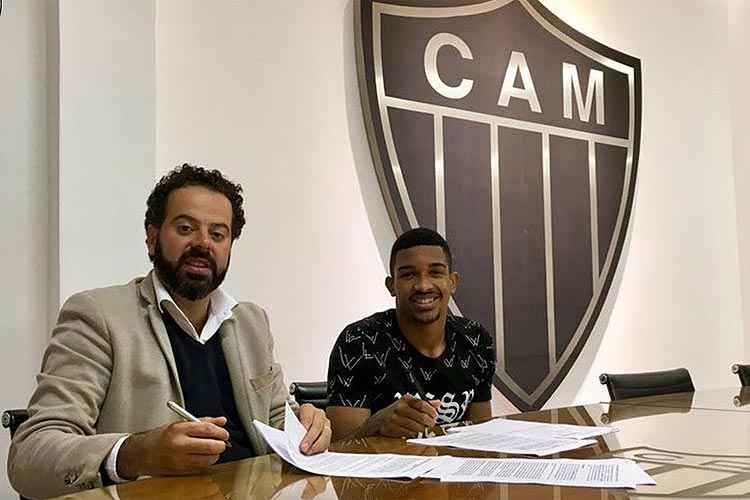Bremer, de 20 anos, fez apenas quatro partidas com a camisa do Galo e já teve o contrato renovado