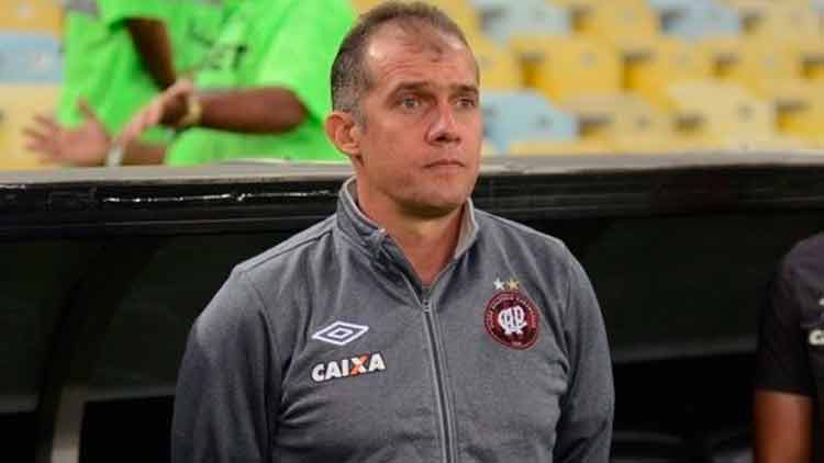 Eduardo batista deixou, recentemente, o comando do time do Atlético-PR