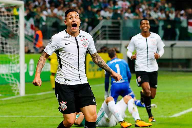 Guilherme Arana festeja o gol que decretou a vitória do Corinthians no clássico diante do Palmeiras