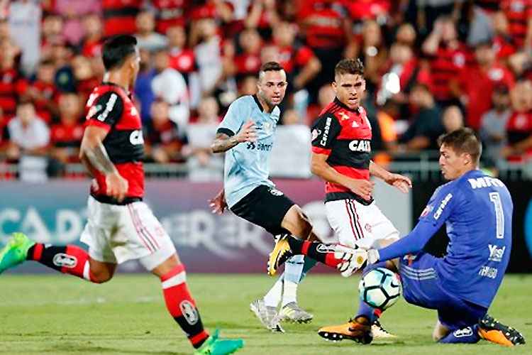 Luan marca para o Grêmio, que desbanca o Flamengo na Ilha do Urubu e volta à vice-liderança da Série A