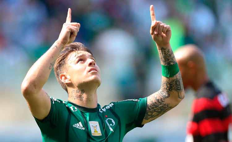 Roger Guedes marcou o primeiro gol da virada paulista sobre o Vitória