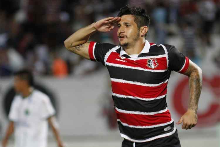 Bruno Moraes fez 59 jogos e 20 gols com a camisa do Santa Cruz, entre os anos de 2015 e 2016