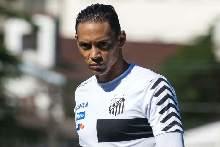 Em 150 jogos defendendo a camisa do Santos, o centroavante Ricardo Oliveira marcou 83 gols