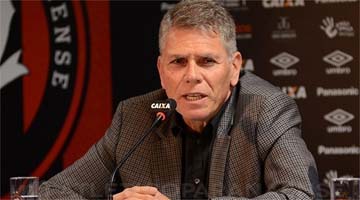 Técnico pediu demissão, mas voltou atrás