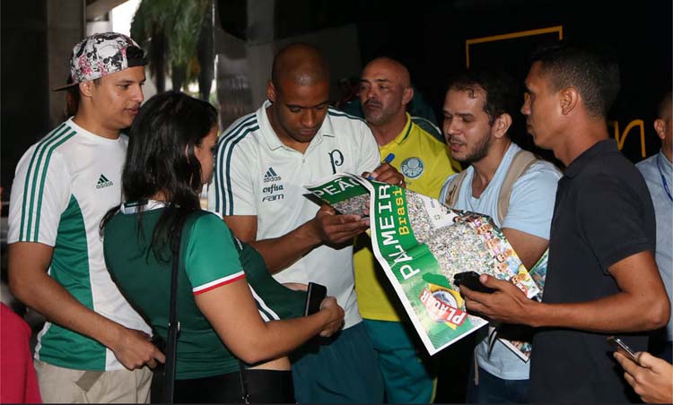 Cuca afirmou que sentiu ser momento de preservar Fernando Prass e dará chance a Jailson (foto)