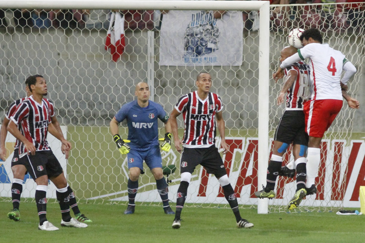 Volante Derley lamentou o empate com o Boa Esporte e agora prega recuperação contra o Paraná