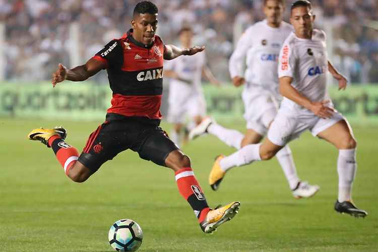 Flamengo levou a virada do Santos na Vila Belmiro, mas se garantiu nas semifinais da Copa do Brasil