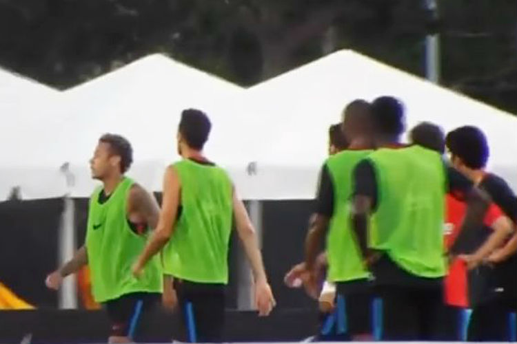Neymar se desentendeu com Semedo; cotovelada teria sido motivo da confusão no treino