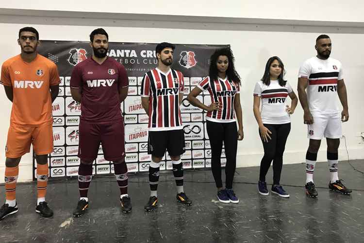 Novos uniformes do Santa Cruz, com produção própria, foram lançados no mês de maio