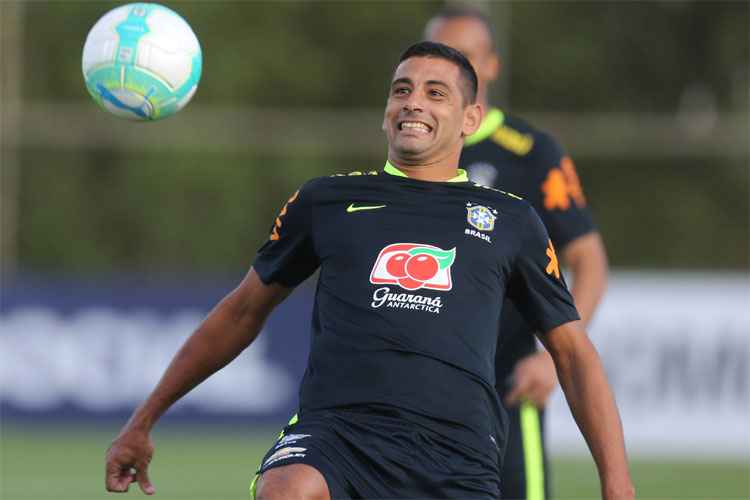 Diego Souza vive a expectativa de ser novamente convocado por Tite para defender a seleção brasileira