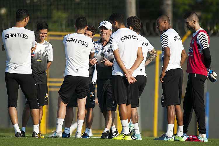 Após vitória por 3 a 2 fora de casa, Santos, de Levir Culpi, tenta confirmar classificação às quartas