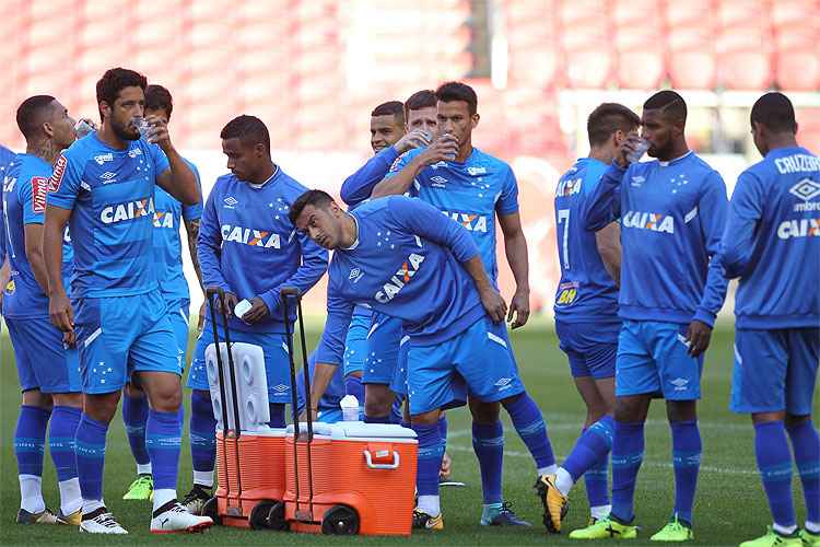 Cruzeiro fez último treino de portões fechados para a imprensa. Atividade foi no Estádio Beira-Rio