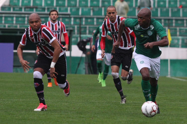 "Dificulta tomar gol essa maneira, logo após o outro. Agora é corrigir essa bola parada", declarou Derley