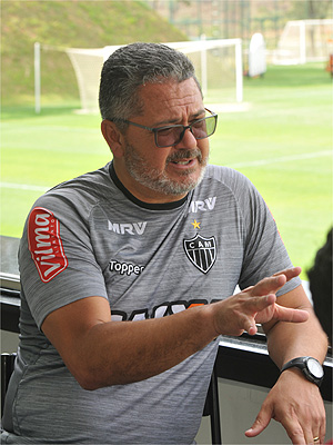 "O sucesso do Tite é o sucesso do treinador brasileiro"