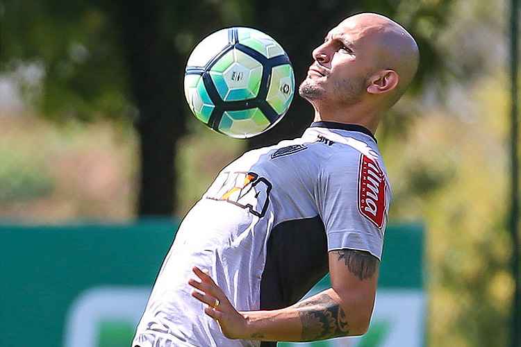 Fábio Santos é o atleta que mais esteve em campo pelo time do Atlético na temporada 2017