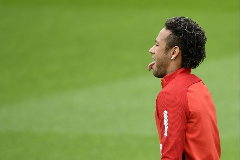Até o fim da noite, restavam apenas 115 ingressos para a estreia de Neymar em Paris