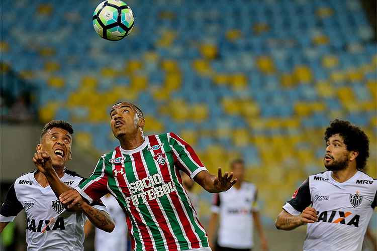 Bola aérea do Fluminense foi mortal contra o Atlético: foram dois gols e mais uma derrota no Brasileiro