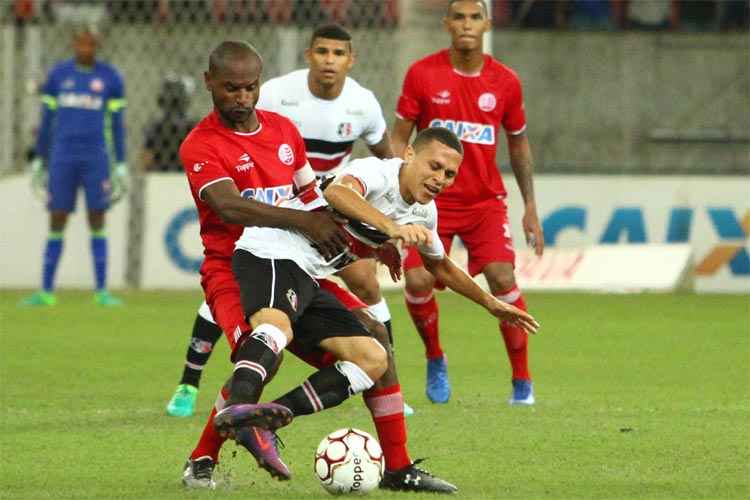 Em campo, Náutico e Santa Cruz vivem fases distintas com o Timbu em recuperação na competição
