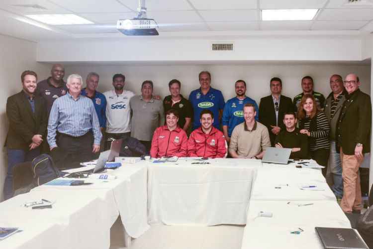 Representantes dos 12 clubes se reuniram com integrantes da CBV na tarde desta quarta-feira
