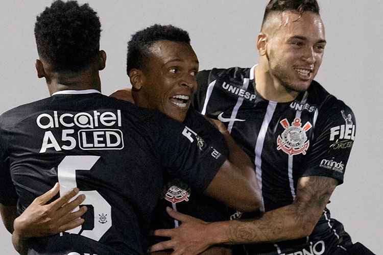 Jô balança as redes aos 45min do segundo tempo, Corintihains vence e amplia vantagem na liderança