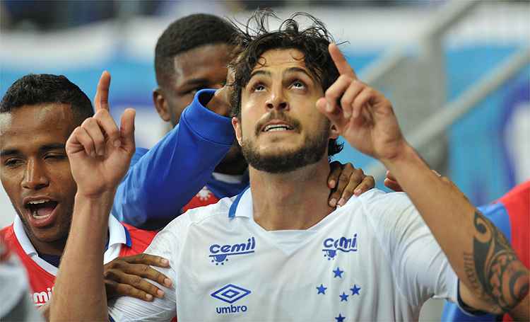 Hudson foi determinante no tempo normal, ao marcar, de cabeça, o gol da vitória por 1 a 0
