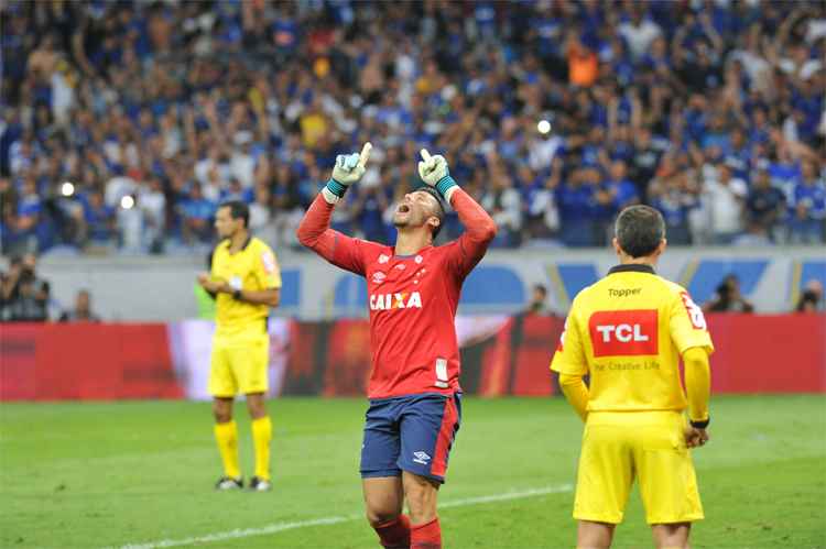 Estrela de Fábio brilhou nas penalidades; goleiro defendeu cobrança do craque gremista Luan
