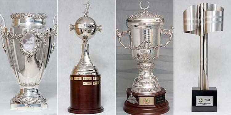 Troféus do Cruzeiro: Taça Brasil, Copa Libertadores, Supercopa e Campeonato Brasileiro 