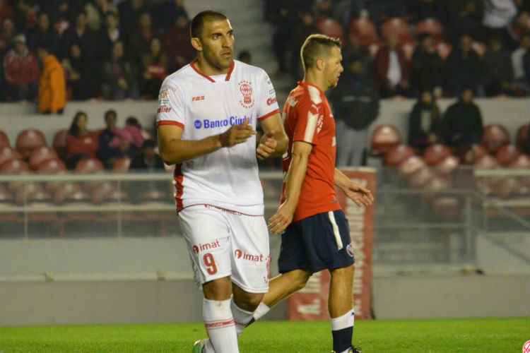 Ábila marcou o seu na reestreia pelo Huracán, na Superliga Argentina