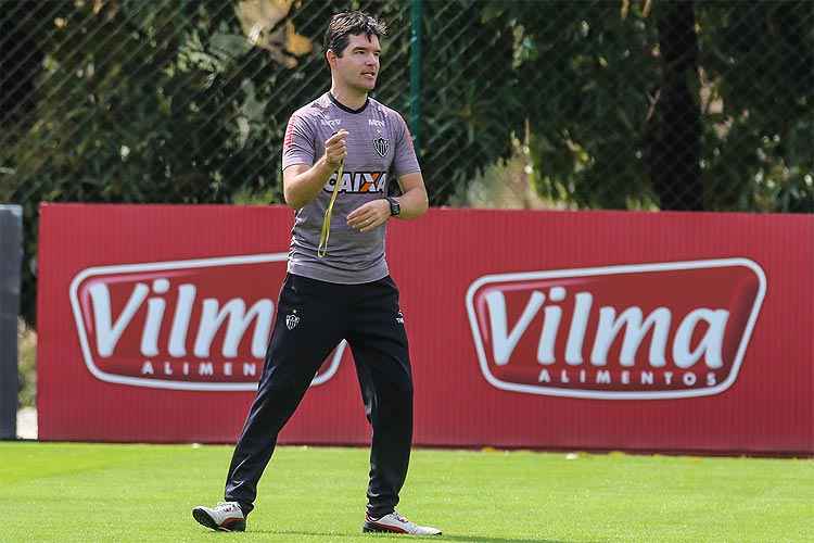 Diogo Giacomini comanda o Atlético no lugar do suspenso Rogério Micale, expulso contra o Fluminense