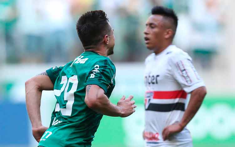 Atacante Willian marcou dois gols na vitória do Palmeiras no clássico contra o São Paulo
