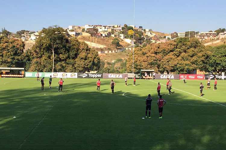 Rogério Micale prepara o time do Atlético para o confronto com o Inter pela Primeira Liga