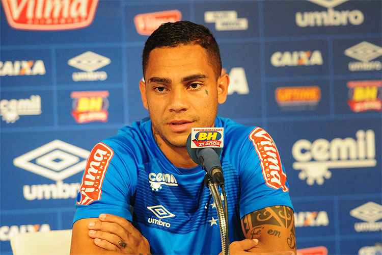 Lateral-esquerdo Bryan afirma que Cruzeiro brigará para ser campeão da Primeira Liga