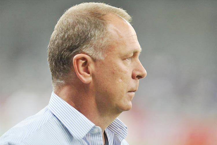 Mano Menezes é o 17º técnico com mais jogos no comando do Cruzeiro