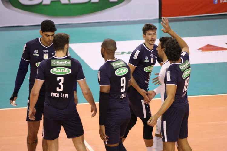 Equipe celeste mantém invencibilidade na disputa do Campeonato Mineiro de Vôlei