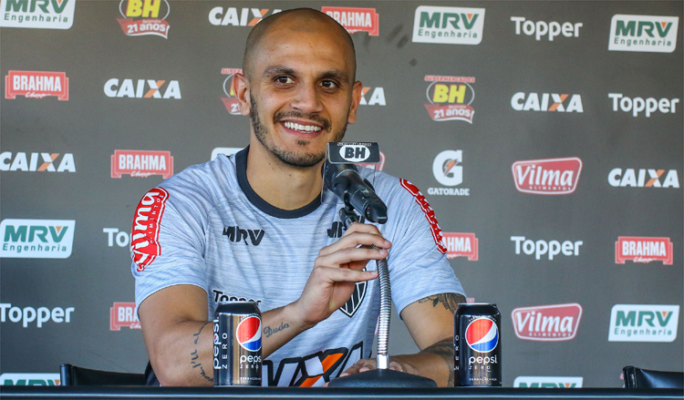 Tempo maior de treinamento deixa parte coletiva do time em outro patamar, na visão de Fábio Santos