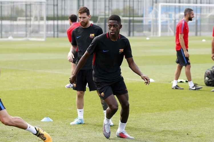 Dembelé treinou com o craque Messi, que estava servindo a Seleção Argentina