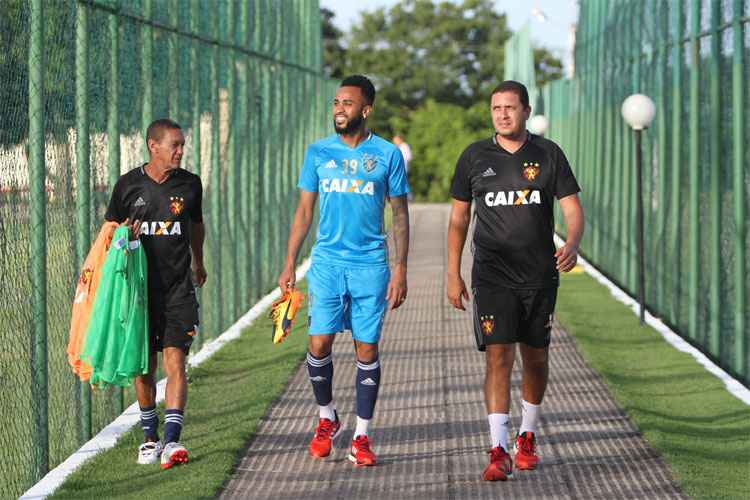 "Se não demonstrar dentro de campo, não tem jogador que continue sendo titular", avaliou Wesley
