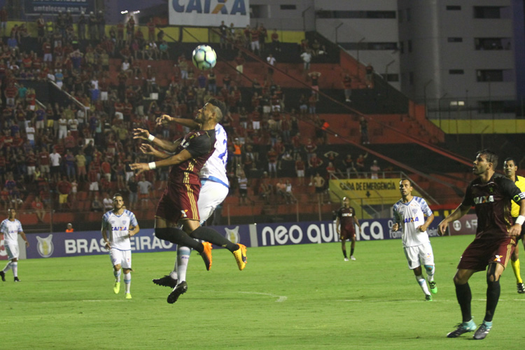 Sport é o time que mais levou gols de cabeça neste Brasileiro: foram 13 ao todo até agora