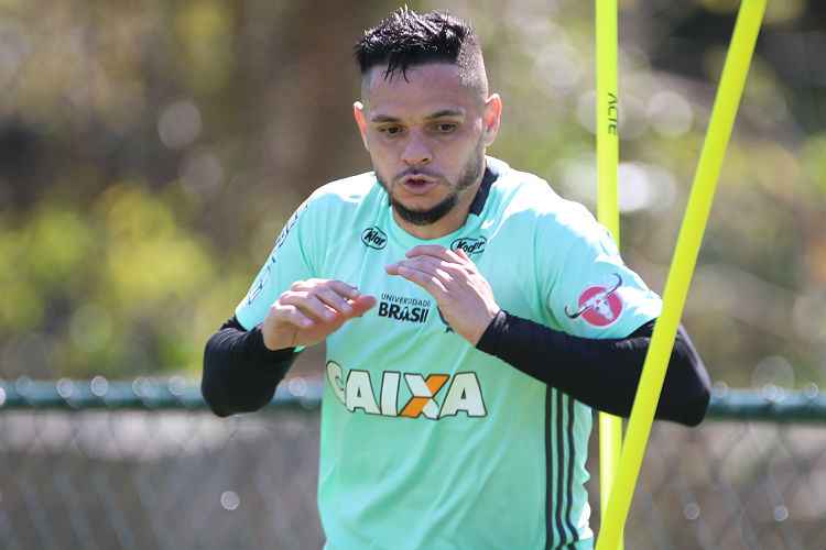 Lateral Pará pediu muito cuidado ao time para não ser surpreendido pelo rival catarinense, em casa
