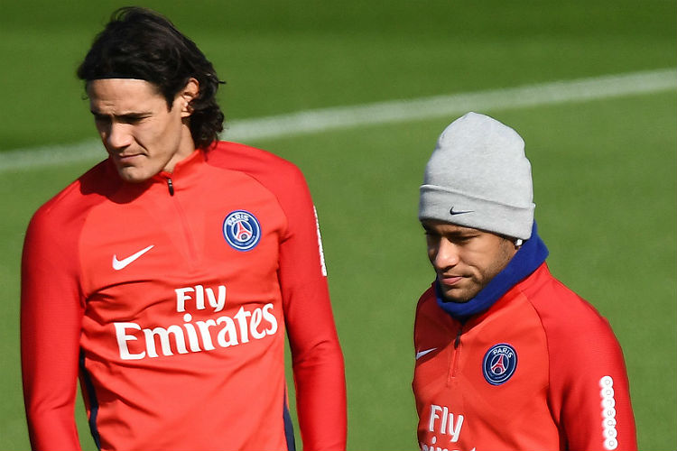 Edinson Cavani e Neymar se desentenderam na última partida do PSG por conta das bolas paradas