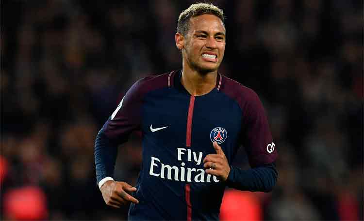 Neymar ficará fora do duelo deste sábado logo após enfrentar seu primeiro maior conflito no clube