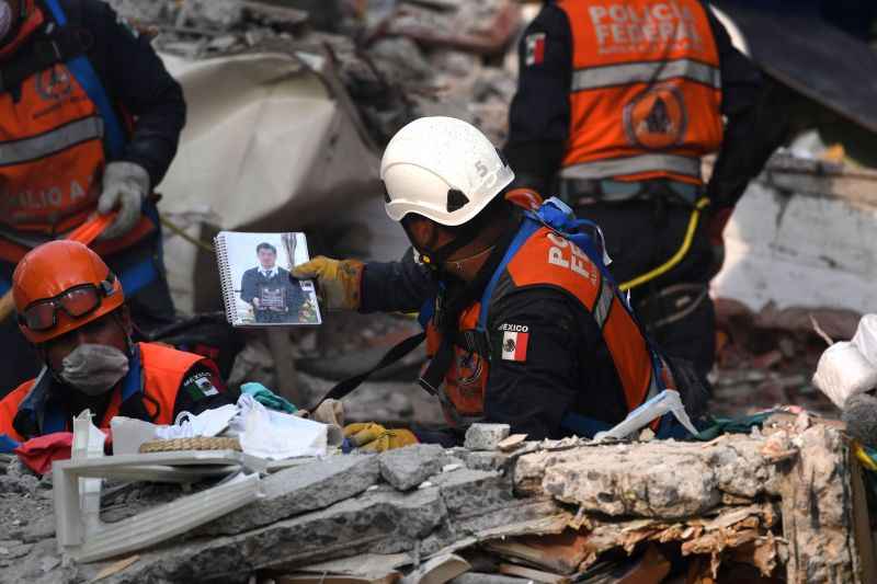 Mais de 300 mortes já foram registradas após o terremoto no México