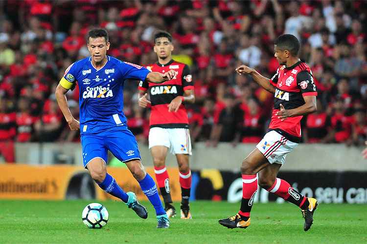 Capitão do Cruzeiro na temporada 2017, Henrique quer erguer troféu da Copa do Brasil