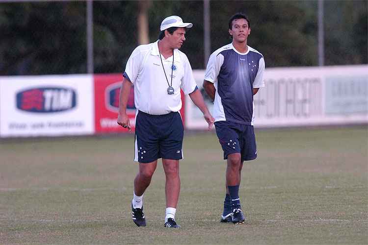 Para Henrique, Adílson Batista - que indicou sua contratação pelo Cruzeiro - é um dos melhores técnicos com quem trabalhou