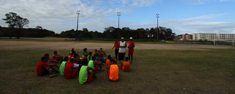 O Campo da Aviação, em Paulista, não possui gramado adequado para treinamentos