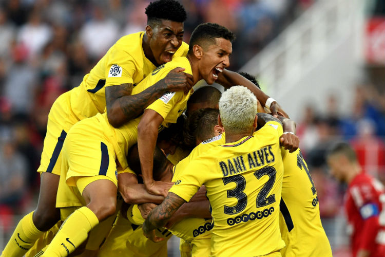 Jogadores do PSG comemoraram bastante a vitória deste sábado