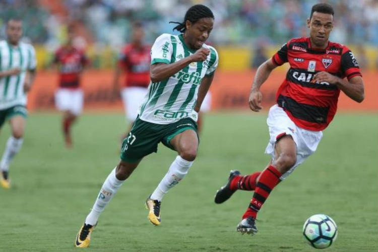 Keno deu os passes para os gols marcados por Willian, Moisés e Dudu na vitória em Goiânia