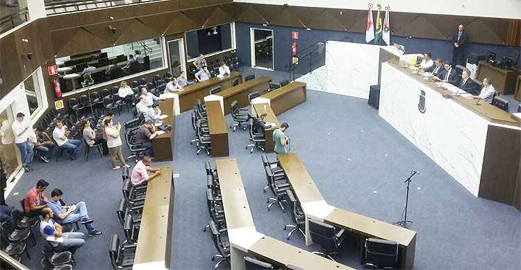 Baixa presença na Câmara Municipal chamou atenção: apenas três vereadores estavam presentes