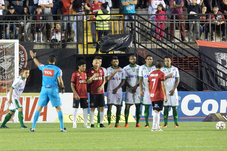 América fez primeiro tempo razoável, mas caiu de produção na etapa final e quase foi derrotado